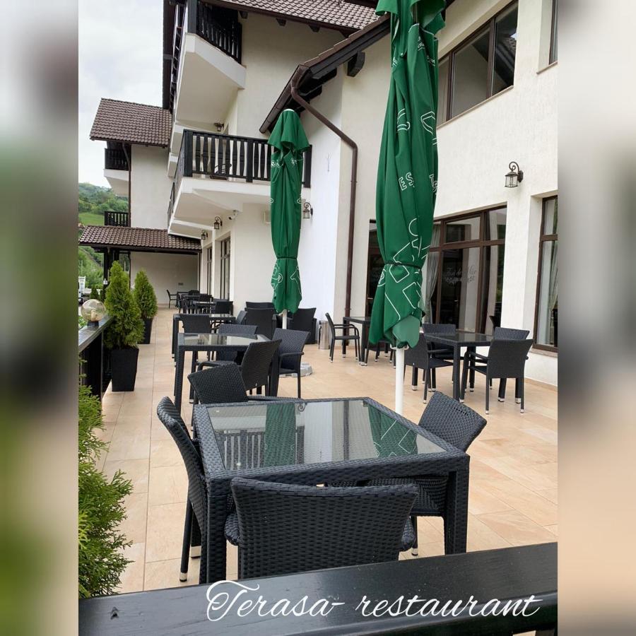 Flori De Mar Hotel Poiana Marului  Ngoại thất bức ảnh