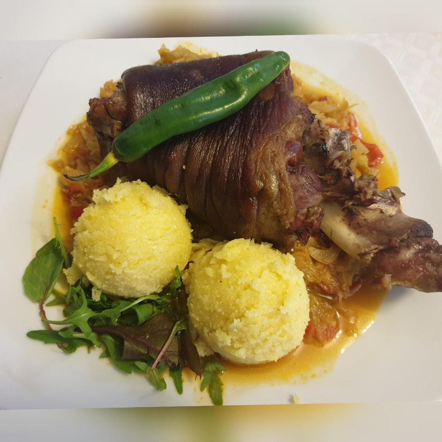 Flori De Mar Hotel Poiana Marului  Ngoại thất bức ảnh