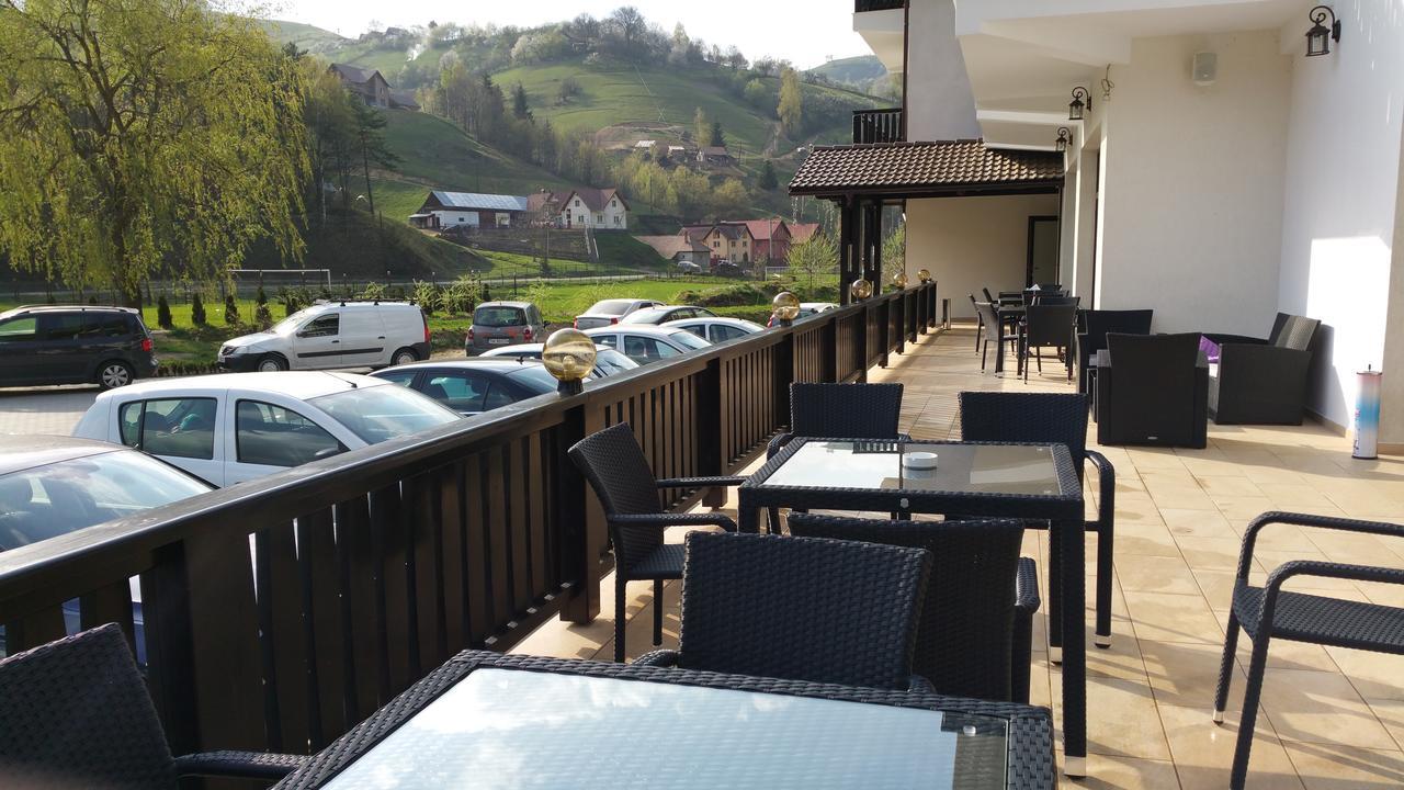 Flori De Mar Hotel Poiana Marului  Ngoại thất bức ảnh