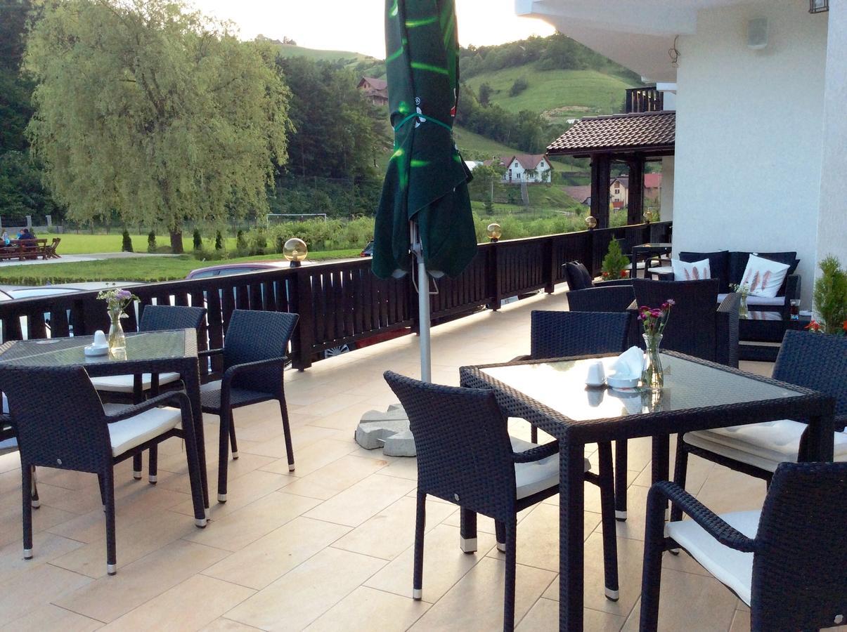 Flori De Mar Hotel Poiana Marului  Ngoại thất bức ảnh