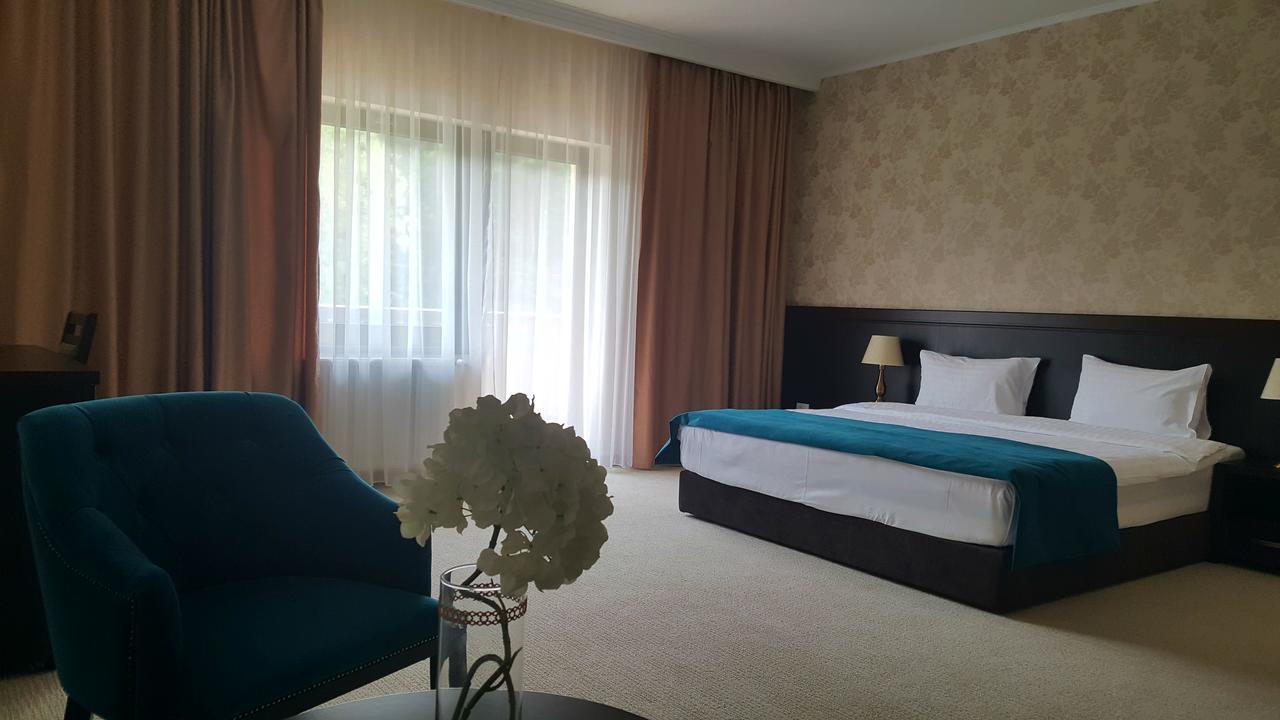 Flori De Mar Hotel Poiana Marului  Ngoại thất bức ảnh
