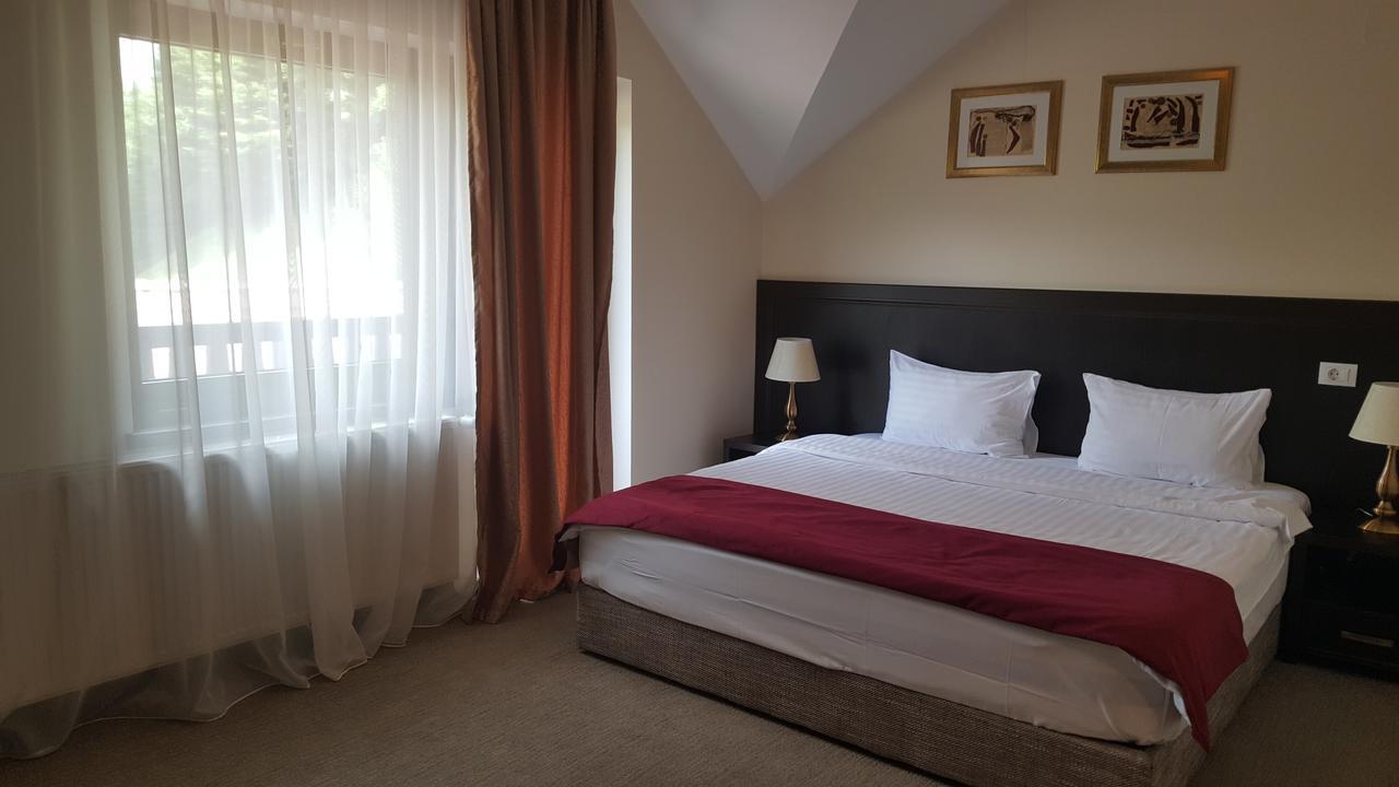 Flori De Mar Hotel Poiana Marului  Ngoại thất bức ảnh